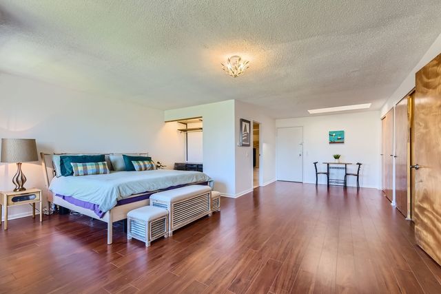 711 W Gordon Terrace 701, Chicago, IL 60613