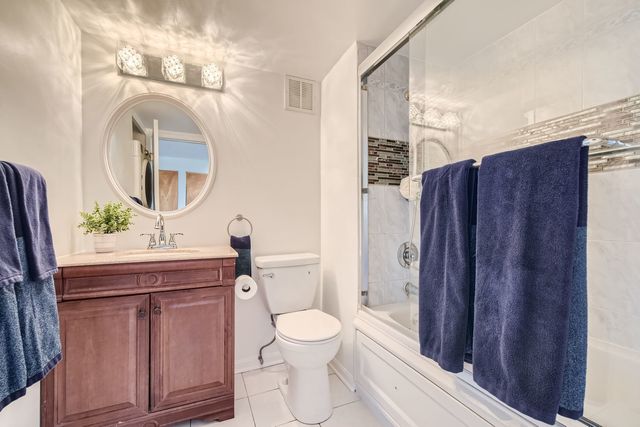 711 W Gordon Terrace 701, Chicago, IL 60613