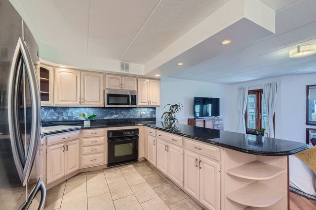 711 W Gordon Terrace 701, Chicago, IL 60613