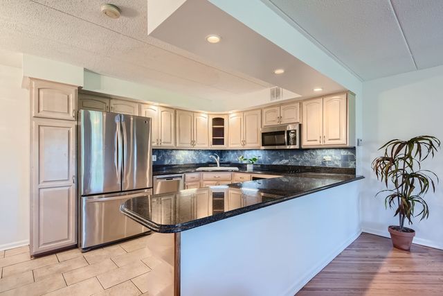 711 W Gordon Terrace 701, Chicago, IL 60613