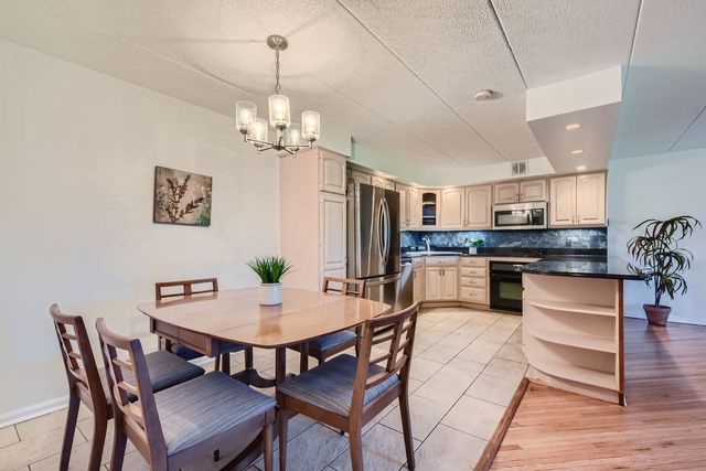 711 W Gordon Terrace 701, Chicago, IL 60613