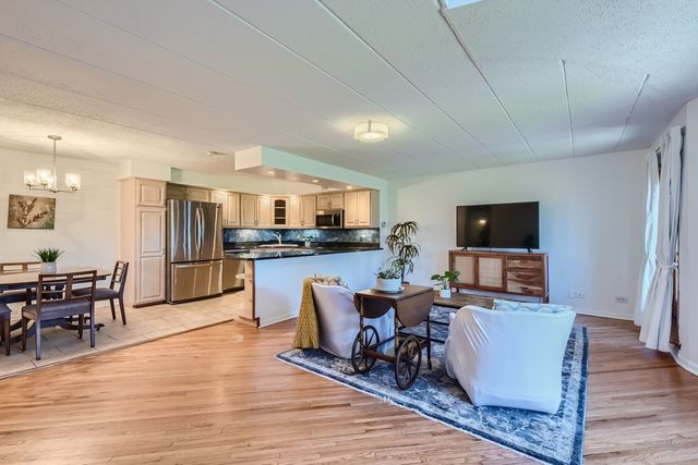 711 W Gordon Terrace 701, Chicago, IL 60613