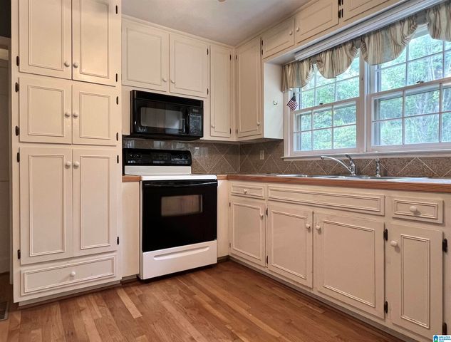 8 ROBINWOOD LANE, Anniston, AL 36207