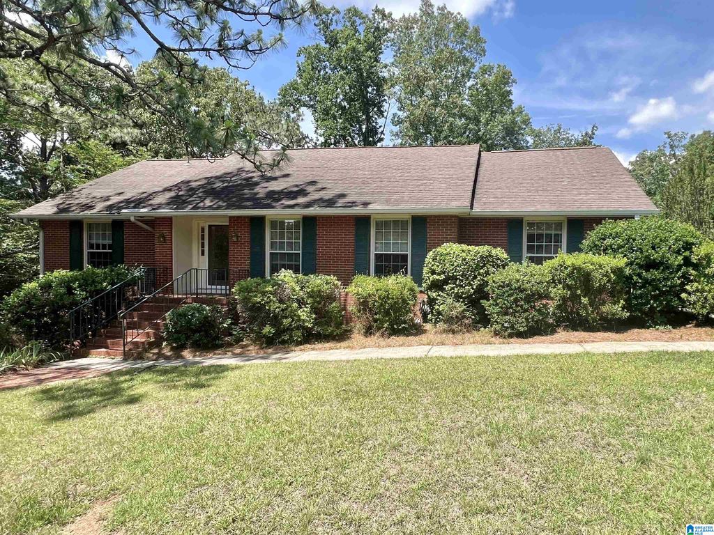 8 ROBINWOOD LANE, Anniston, AL 36207