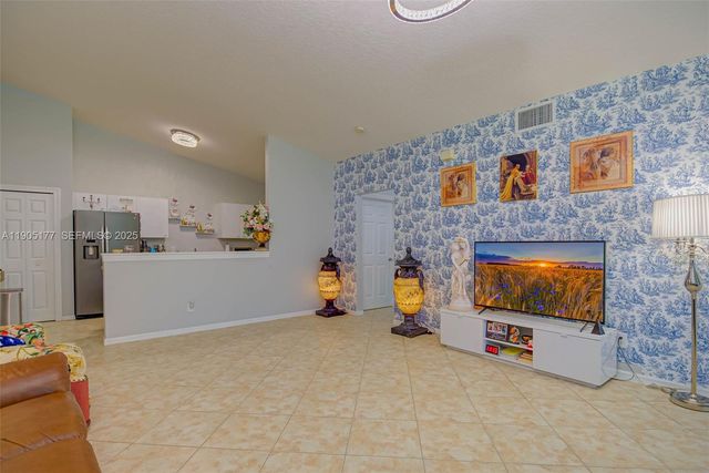 1050 Hancock Creek South Blvd 203 203, Cape Coral, FL 33909