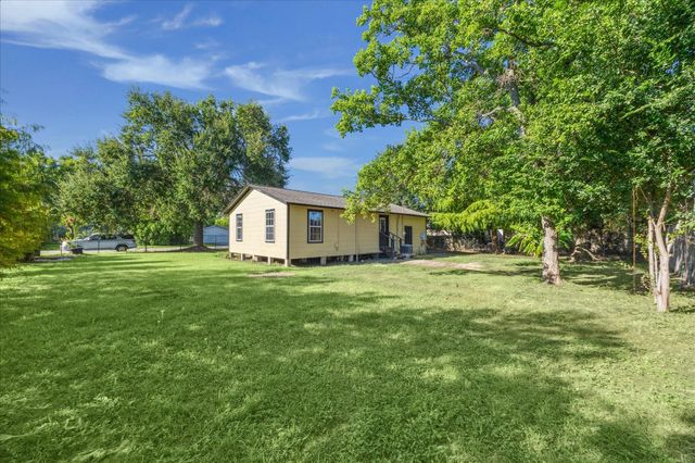 2412 28th Avenue N, Texas City, TX 77590