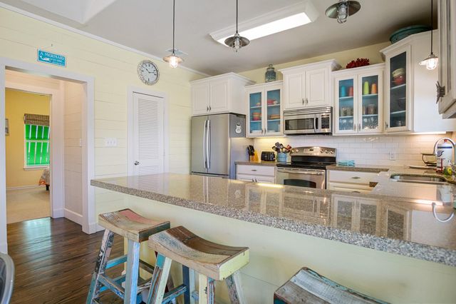 122 Ocean View Drive, Crystal Beach, TX 77650