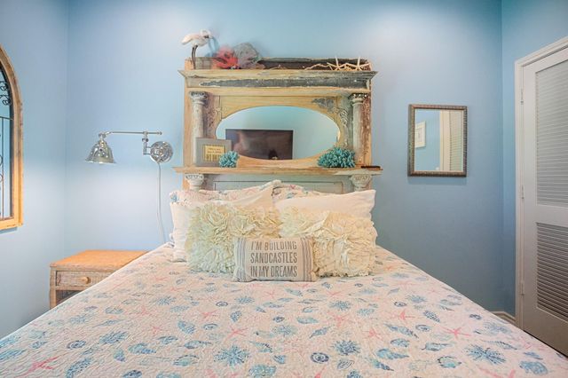 122 Ocean View Drive, Crystal Beach, TX 77650