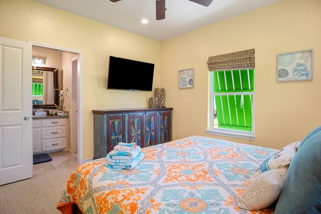 122 Ocean View Drive, Crystal Beach, TX 77650