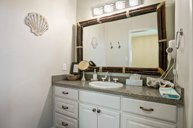 122 Ocean View Drive, Crystal Beach, TX 77650