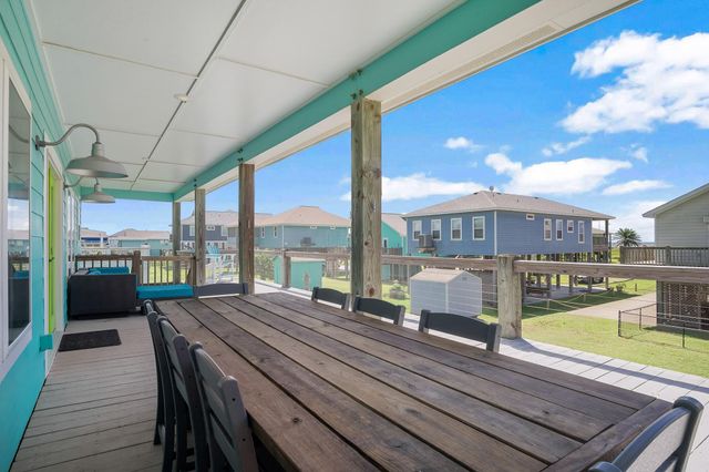 122 Ocean View Drive, Crystal Beach, TX 77650