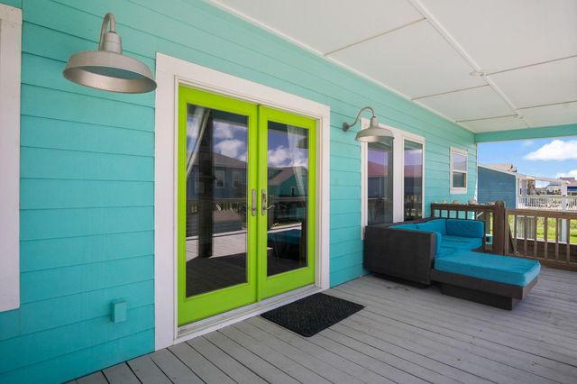 122 Ocean View Drive, Crystal Beach, TX 77650
