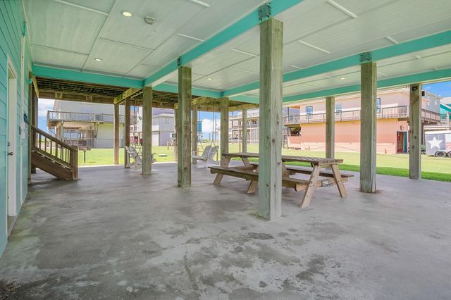 122 Ocean View Drive, Crystal Beach, TX 77650