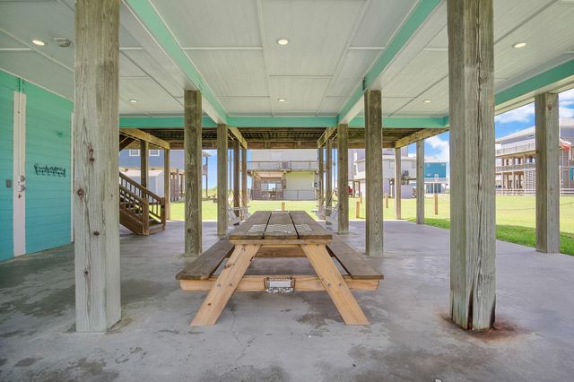 122 Ocean View Drive, Crystal Beach, TX 77650