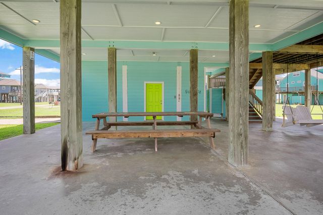 122 Ocean View Drive, Crystal Beach, TX 77650