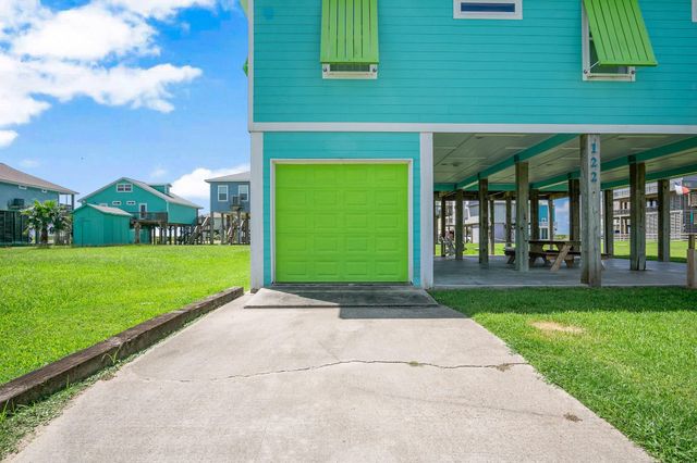 122 Ocean View Drive, Crystal Beach, TX 77650