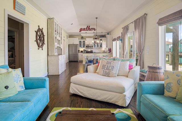 122 Ocean View Drive, Crystal Beach, TX 77650