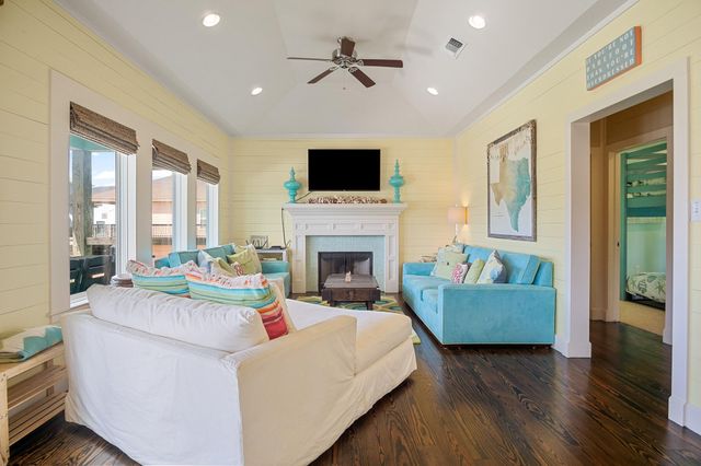 122 Ocean View Drive, Crystal Beach, TX 77650