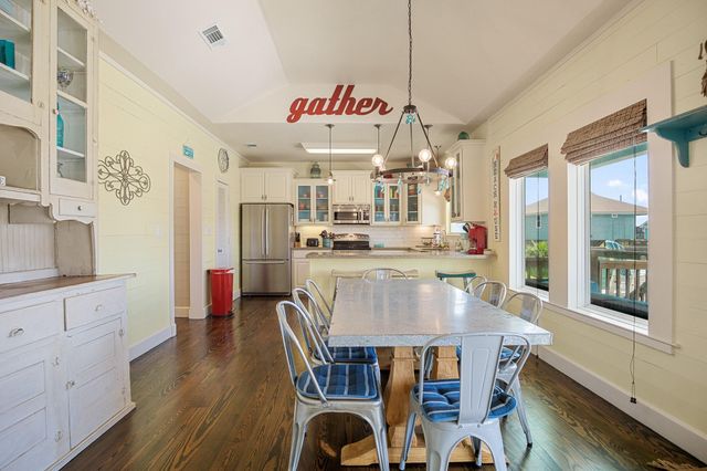 122 Ocean View Drive, Crystal Beach, TX 77650