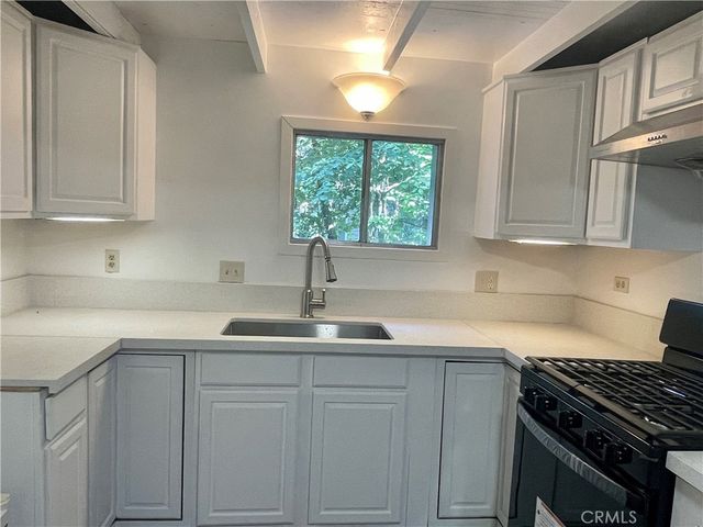 719 Woodland, Crestline, CA 92325