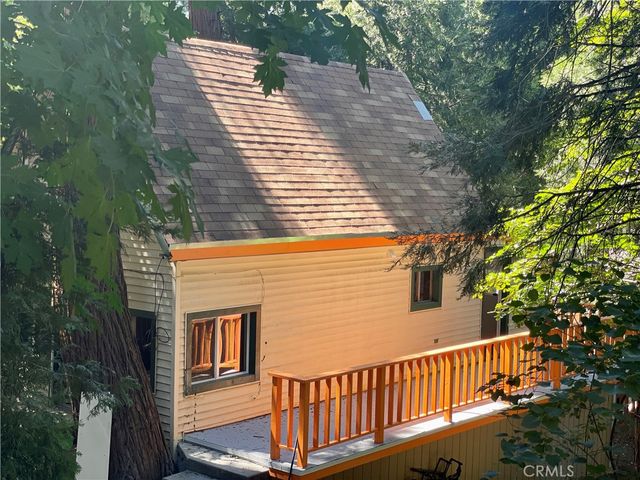 719 Woodland, Crestline, CA 92325