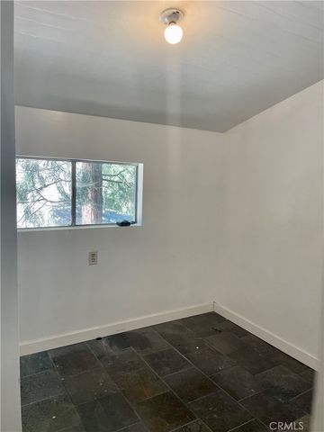 719 Woodland, Crestline, CA 92325