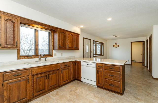 4400 Manor View Drive NW, Rochester, MN 55901