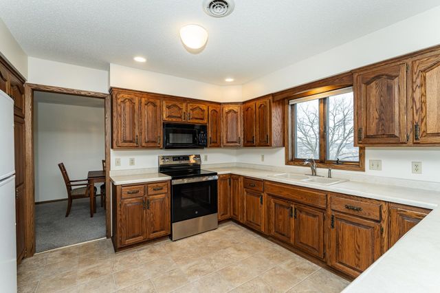 4400 Manor View Drive NW, Rochester, MN 55901