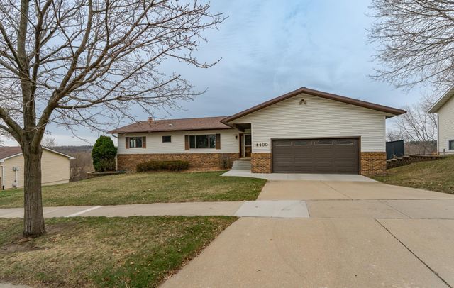 4400 Manor View Drive NW, Rochester, MN 55901