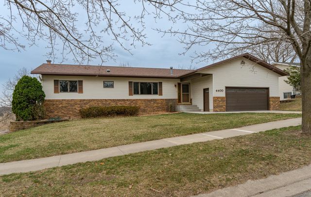 4400 Manor View Drive NW, Rochester, MN 55901