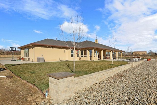 10393 Bradbury Rd, Ballico, CA 95303