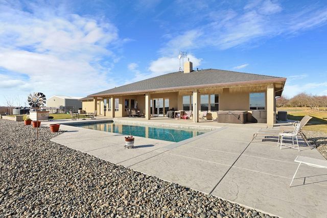 10393 Bradbury Rd, Ballico, CA 95303