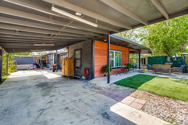 1002 LEE HALL, San Antonio, TX 78201