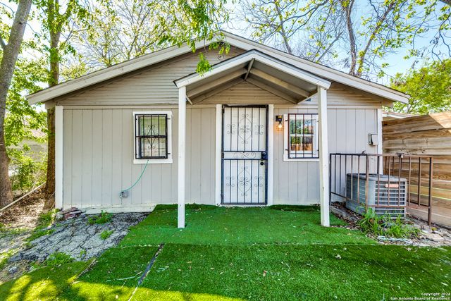 1002 LEE HALL, San Antonio, TX 78201