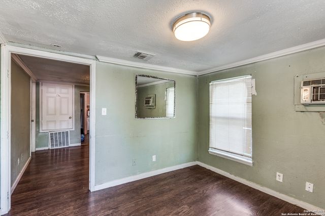 1002 LEE HALL, San Antonio, TX 78201