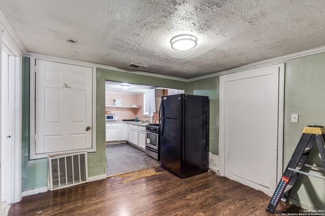 1002 LEE HALL, San Antonio, TX 78201