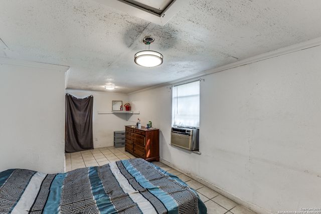 1002 LEE HALL, San Antonio, TX 78201