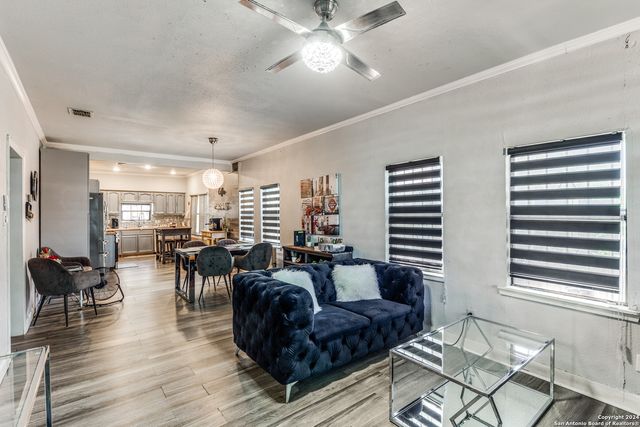 1002 LEE HALL, San Antonio, TX 78201