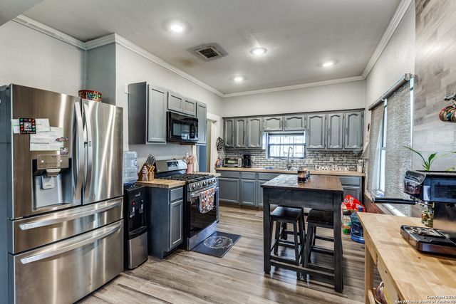 1002 LEE HALL, San Antonio, TX 78201