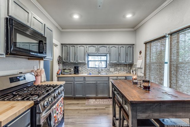 1002 LEE HALL, San Antonio, TX 78201