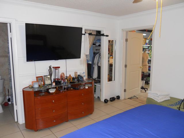 3290 NE 10th Avenue, Oakland Park, FL 33334