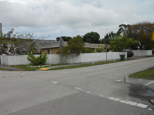 3290 NE 10th Avenue, Oakland Park, FL 33334