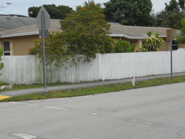 3290 NE 10th Avenue, Oakland Park, FL 33334