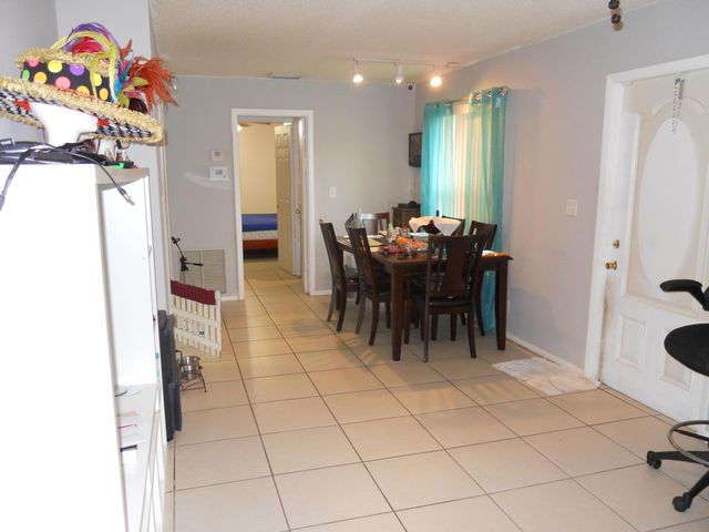 3290 NE 10th Avenue, Oakland Park, FL 33334