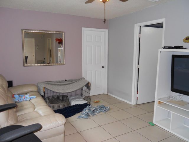 3290 NE 10th Avenue, Oakland Park, FL 33334