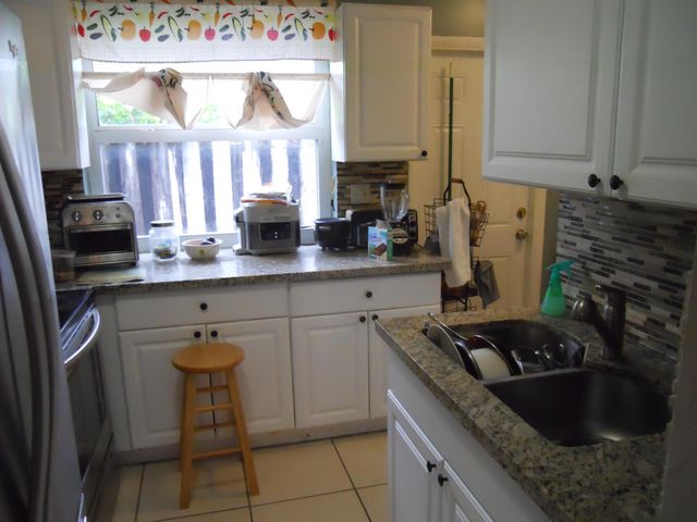 3290 NE 10th Avenue, Oakland Park, FL 33334