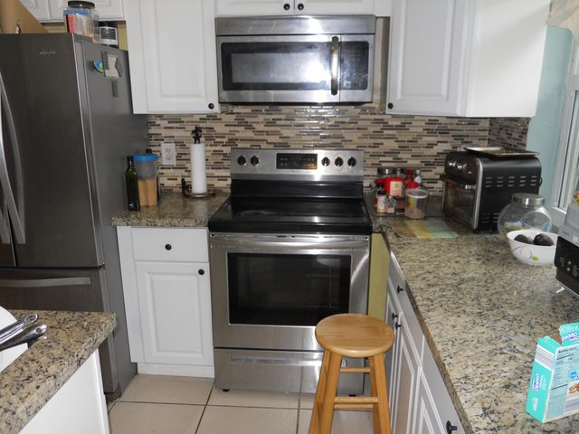 3290 NE 10th Avenue, Oakland Park, FL 33334