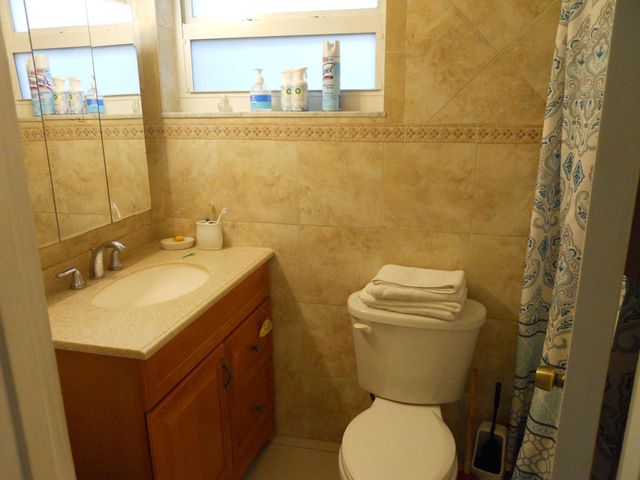 3290 NE 10th Avenue, Oakland Park, FL 33334