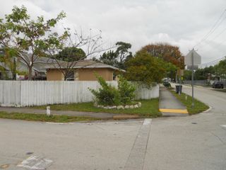 3290 NE 10th Avenue, Oakland Park, FL 33334