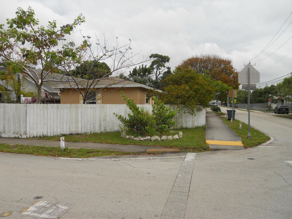 3290 NE 10th Avenue, Oakland Park, FL 33334